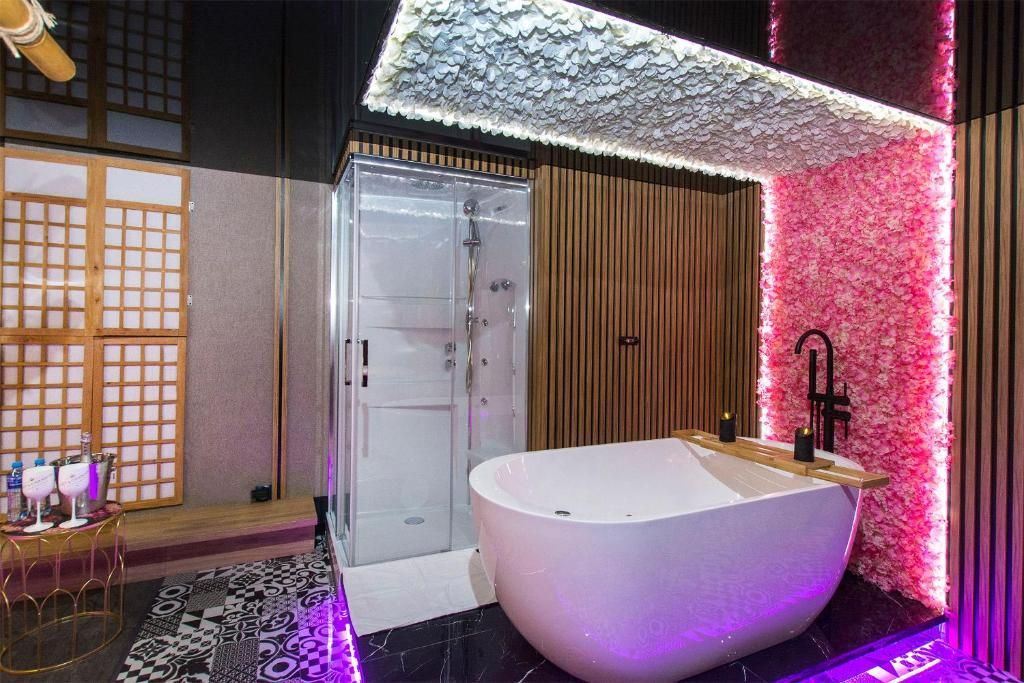Wnętrza apartamentów Secret: apartament Japan, łazienka z wanną